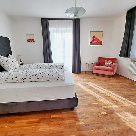 Cafe Rudi Living Bed & Breakfast Parcines Exterior photo