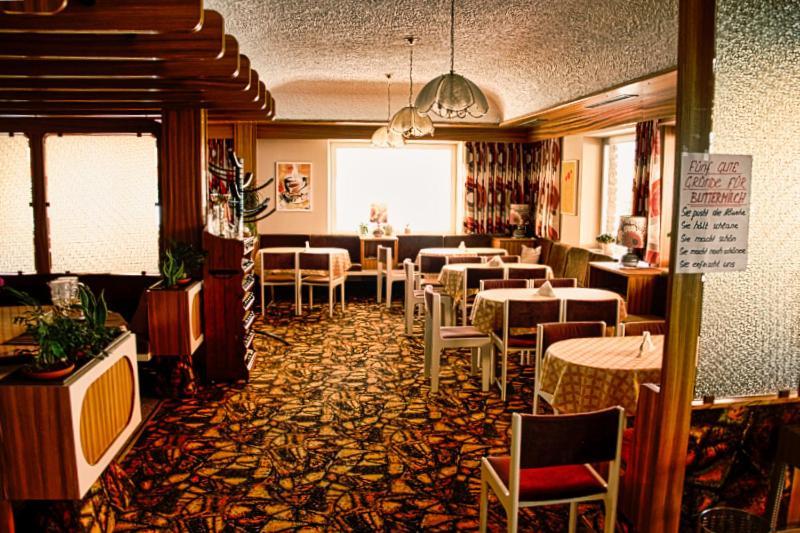 Cafe Rudi Living Bed & Breakfast Parcines Exterior photo
