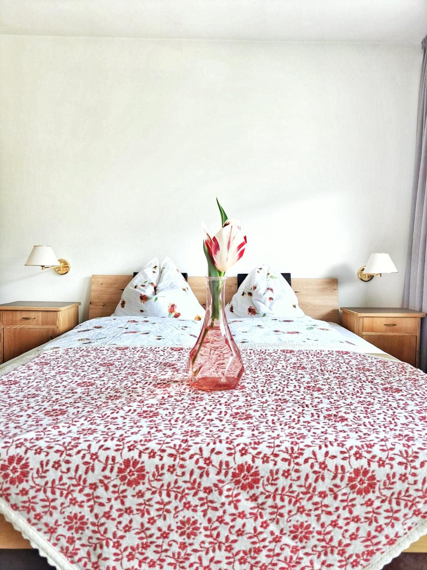 Cafe Rudi Living Bed & Breakfast Parcines Exterior photo